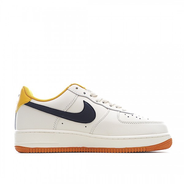 Tênis Nike Air Force 1 Low '07 branco amarelo