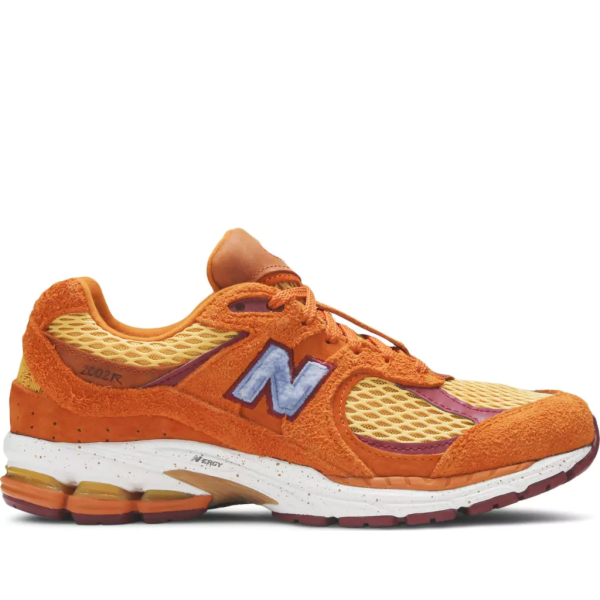 Tênis New Balance Salehe Bembury x 2002R 'Peace B...